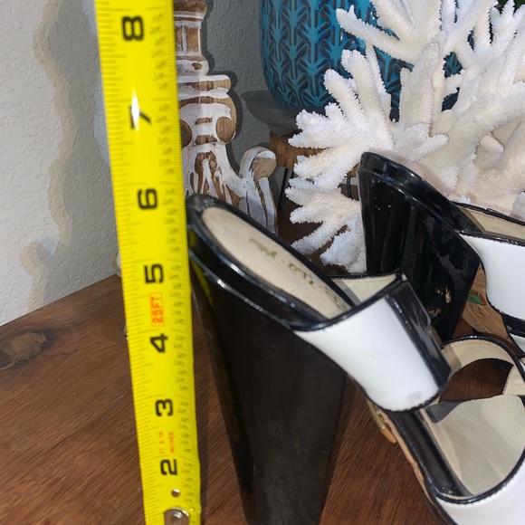 L.A.M.B. Black and white heels - Picture 10 of 10